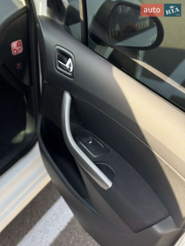 Хэтчбек Peugeot 308 2012 в Кривом Роге