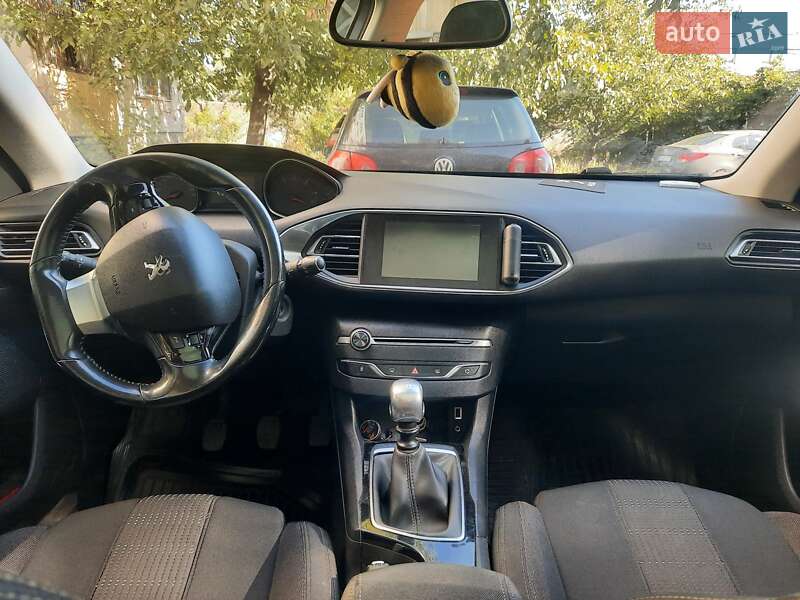 Универсал Peugeot 308 2015 в Терновке