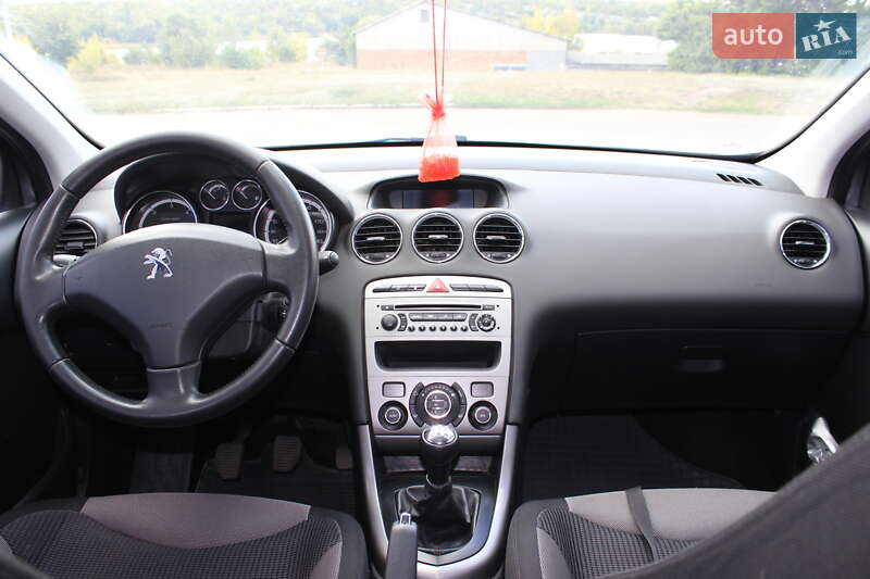 Хетчбек Peugeot 308 2012 в Смоліному