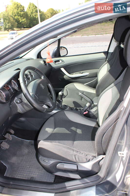 Хетчбек Peugeot 308 2012 в Смоліному