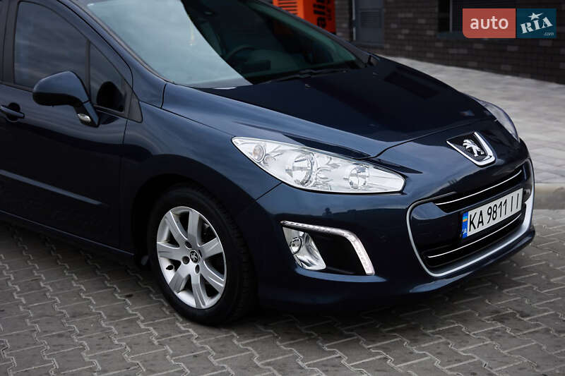 Хэтчбек Peugeot 308 2013 в Киеве