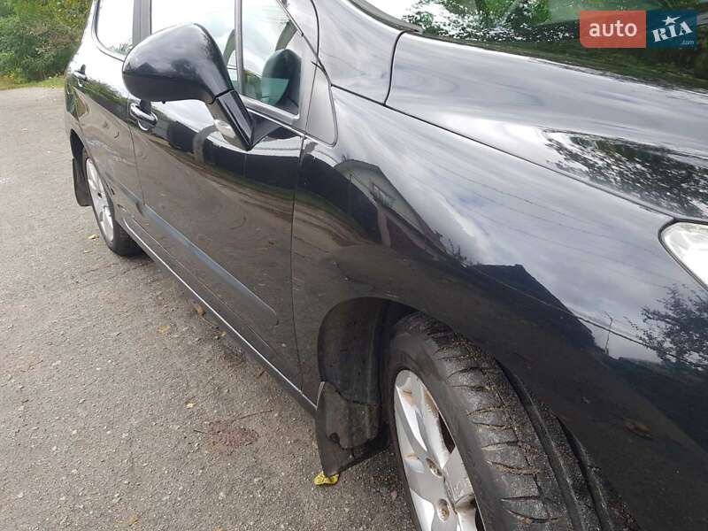 Хэтчбек Peugeot 308 2008 в Дымере