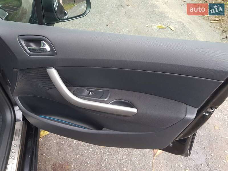 Хэтчбек Peugeot 308 2008 в Дымере