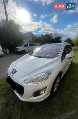 Универсал Peugeot 308 2011 в Буче