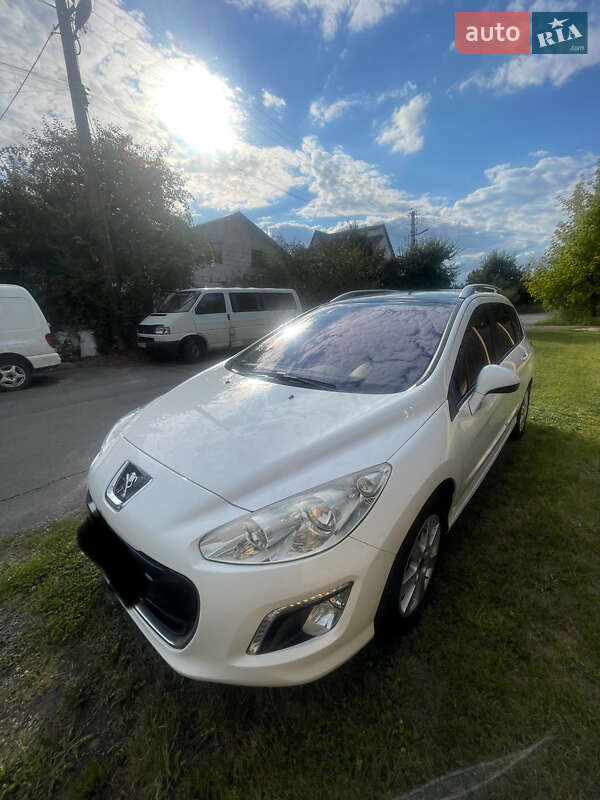 Универсал Peugeot 308 2011 в 