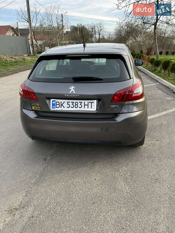 Хэтчбек Peugeot 308 2016 в Ивано-Франковске