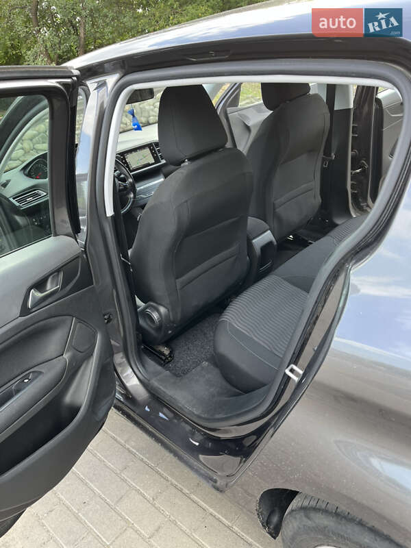 Хэтчбек Peugeot 308 2016 в Ивано-Франковске