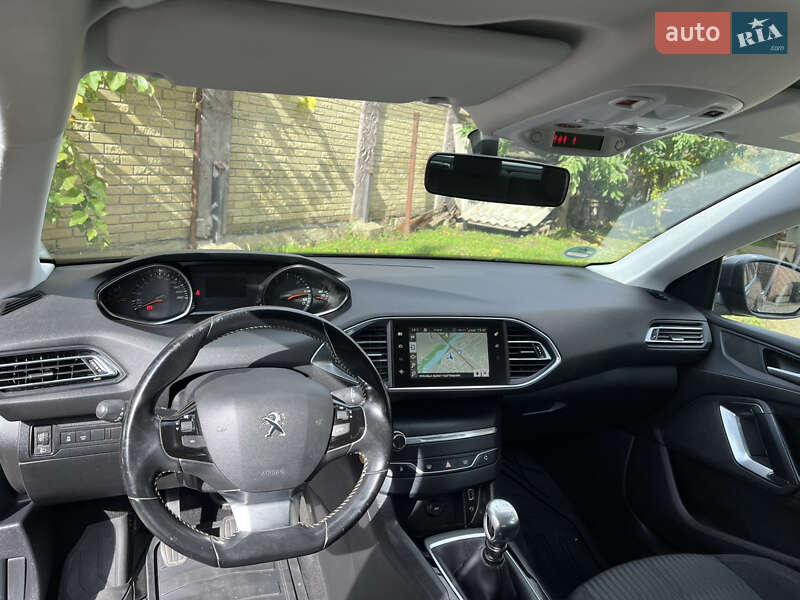 Хэтчбек Peugeot 308 2016 в Ивано-Франковске