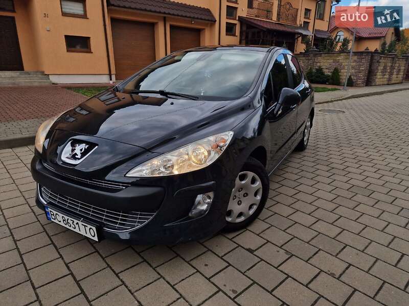 Хетчбек Peugeot 308 2011 в Стрию
