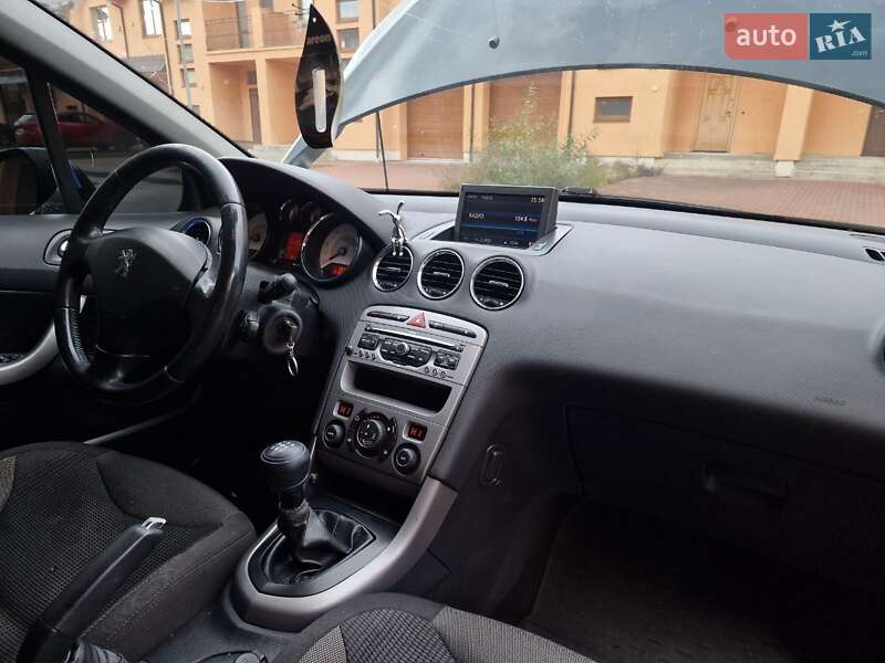 Хетчбек Peugeot 308 2011 в Стрию