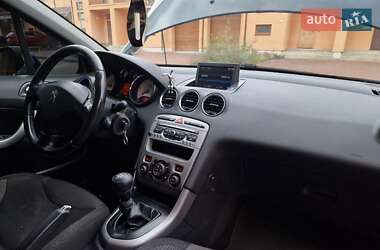 Хэтчбек Peugeot 308 2011 в 