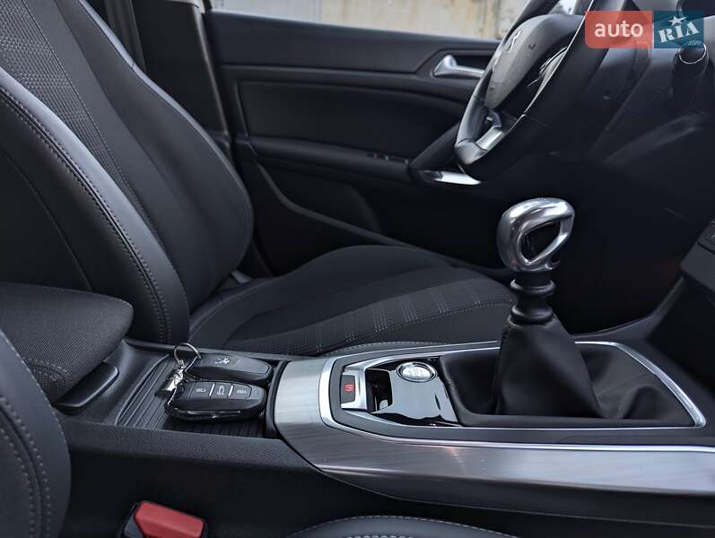 Универсал Peugeot 308 2018 в Киеве фото 21 Универсал Peugeot 308 2018 в Киеве