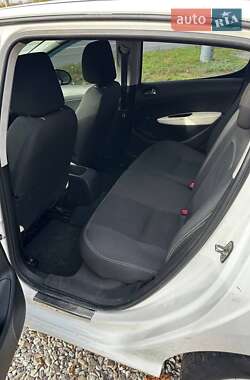Хэтчбек Peugeot 308 2010 в 