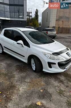 Хэтчбек Peugeot 308 2010 в 