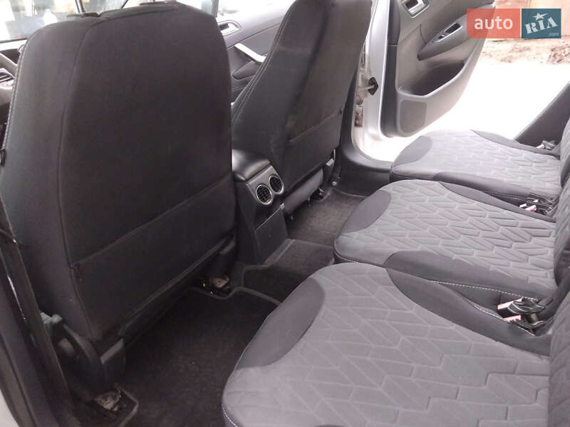 Универсал Peugeot 308 2011 в Солонке