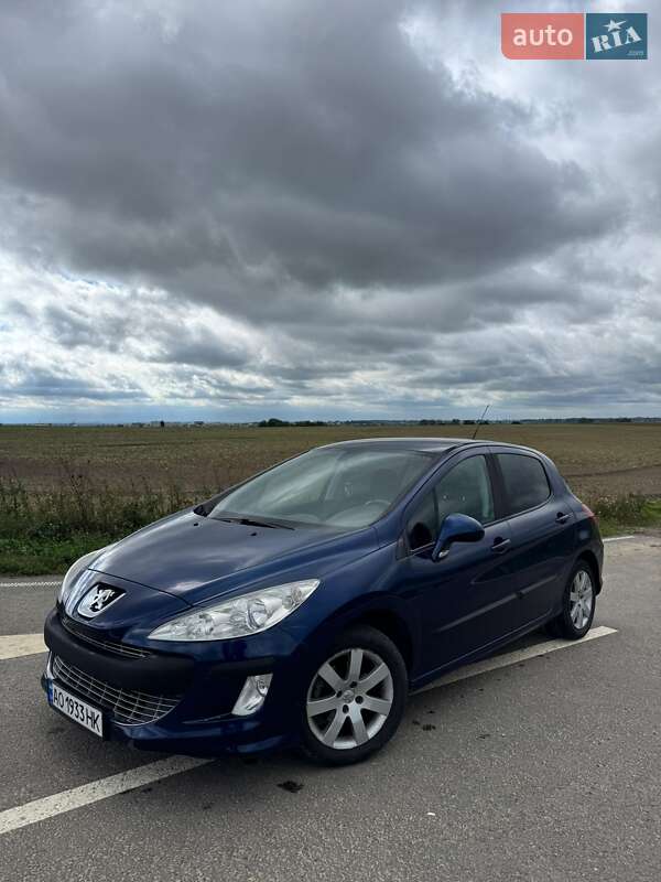 Хетчбек Peugeot 308 2008 в Городку