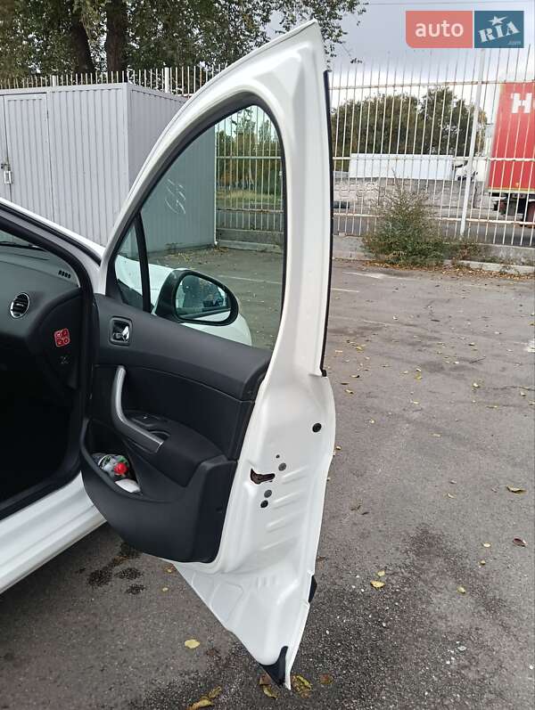 Универсал Peugeot 308 2011 в Днепре