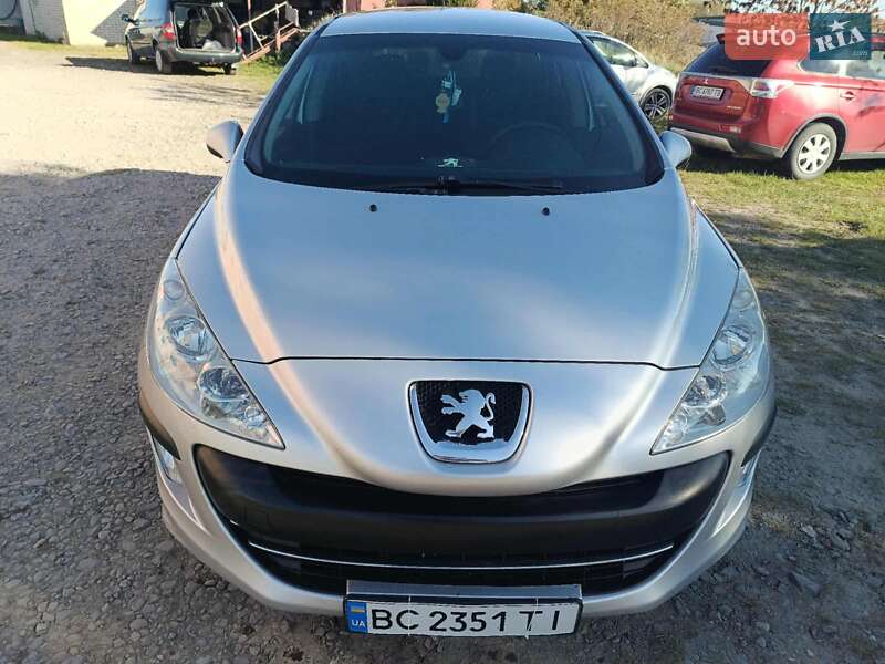 Универсал Peugeot 308 2011 в Новояворовске