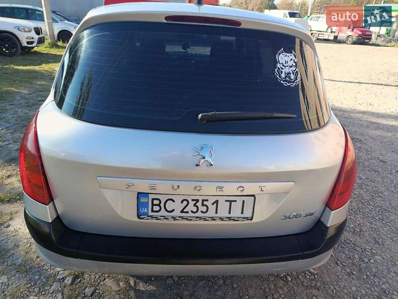 Универсал Peugeot 308 2011 в Новояворовске