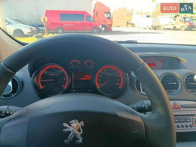 Универсал Peugeot 308 2011 в Новояворовске