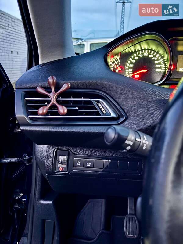 Универсал Peugeot 308 2015 в Днепре