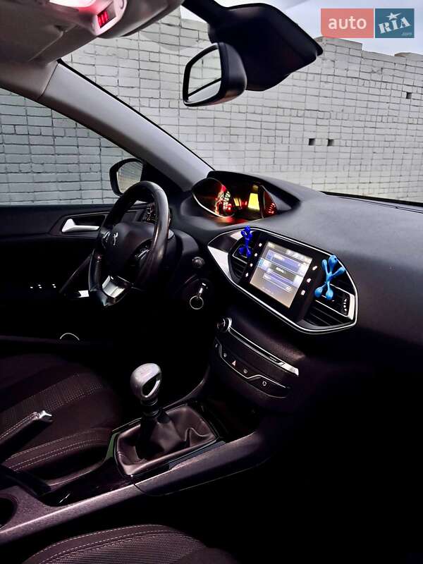 Универсал Peugeot 308 2015 в Днепре