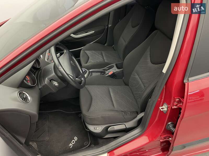 Хэтчбек Peugeot 308 2011 в Киеве