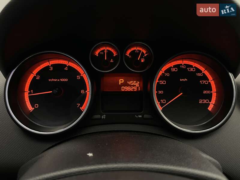 Хэтчбек Peugeot 308 2011 в Киеве