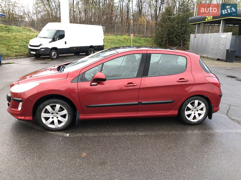 Хэтчбек Peugeot 308 2008 в Львове