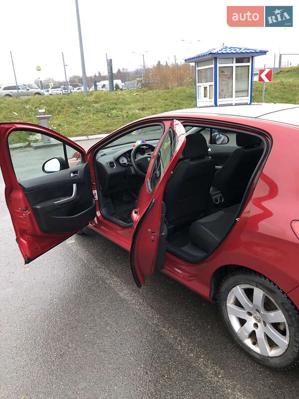 Хэтчбек Peugeot 308 2008 в Львове