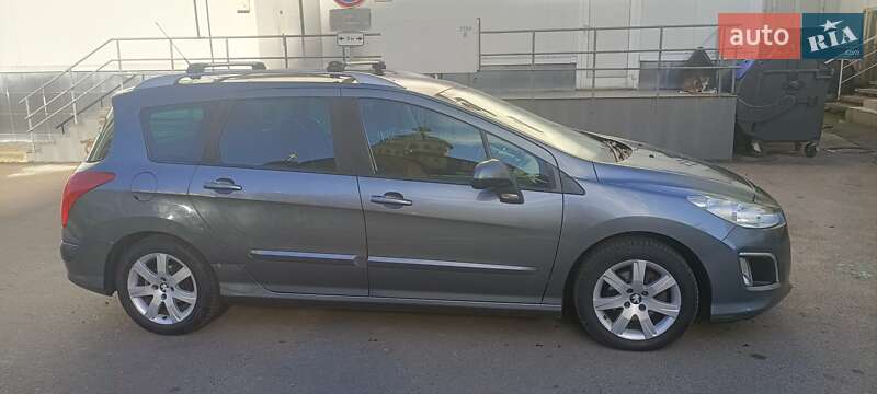 Универсал Peugeot 308 2011 в Львове