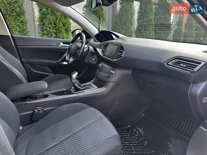 Универсал Peugeot 308 2016 в Ивано-Франковске фото 12 Универсал Peugeot 308 2016 в Ивано-Франковске