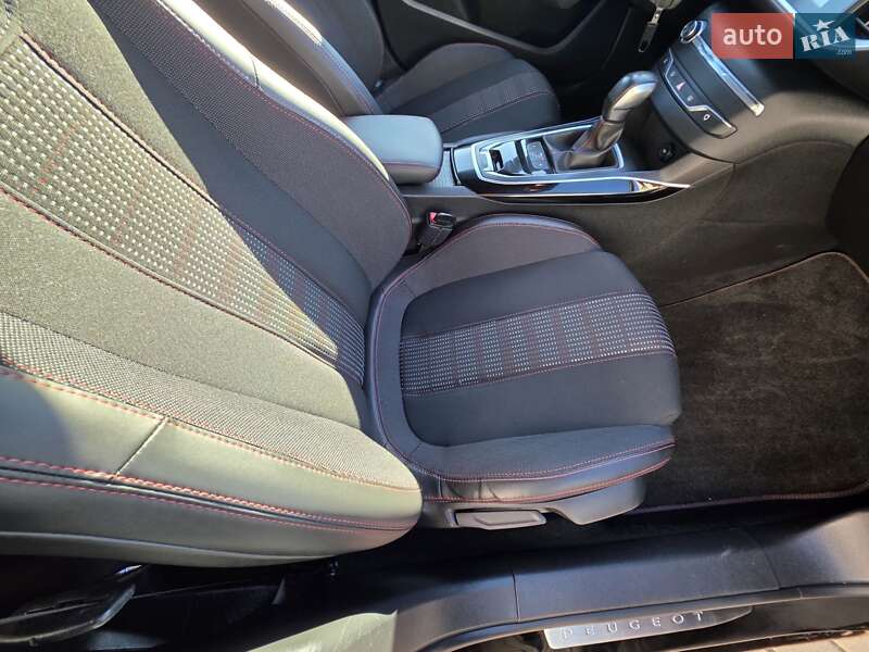 Хэтчбек Peugeot 308 2017 в Ивано-Франковске