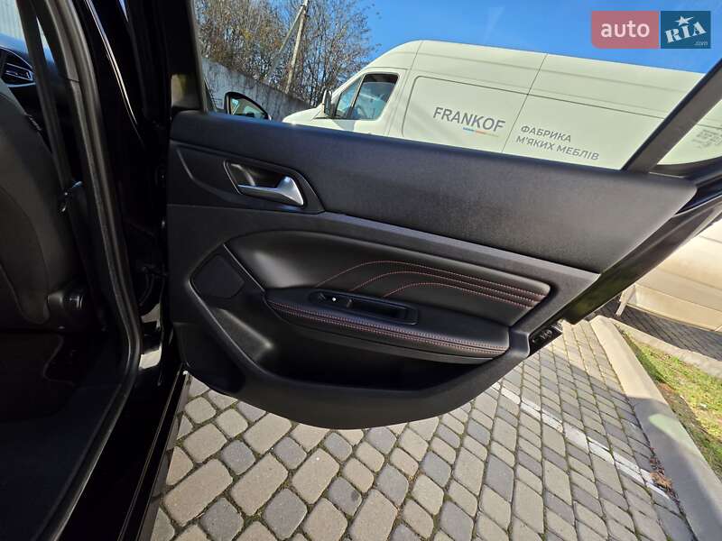 Хэтчбек Peugeot 308 2017 в Ивано-Франковске