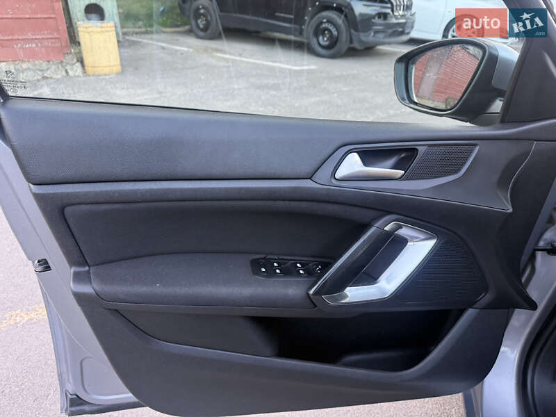 Универсал Peugeot 308 2015 в Ровно