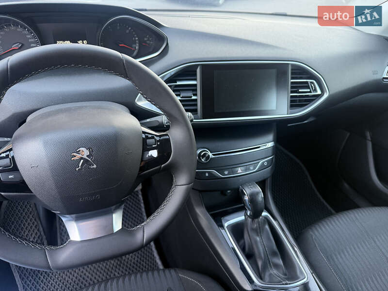 Универсал Peugeot 308 2015 в Ровно