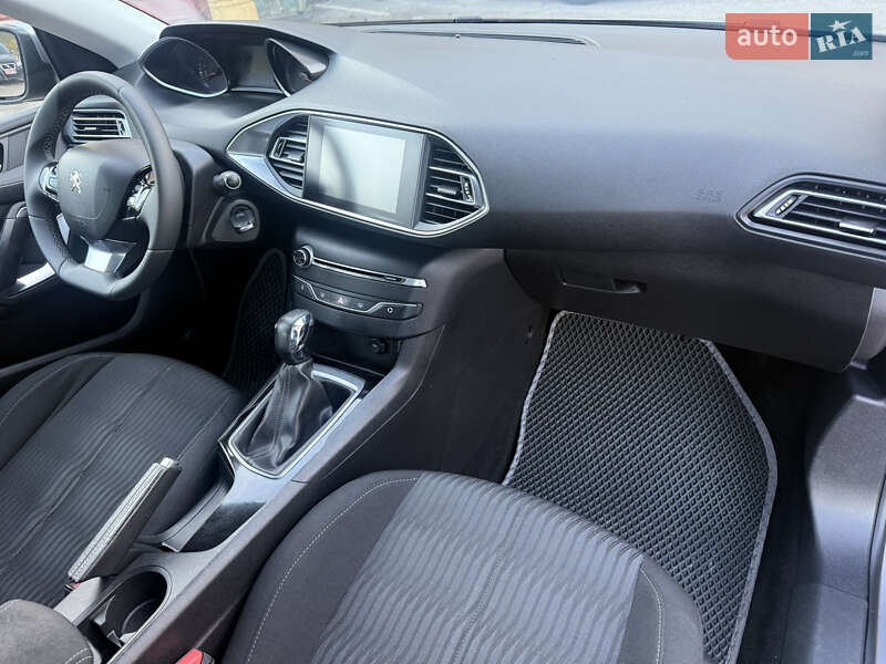 Универсал Peugeot 308 2015 в Ровно