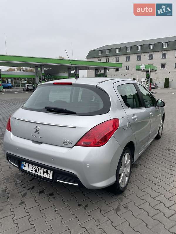 Хэтчбек Peugeot 308 2011 в Киеве