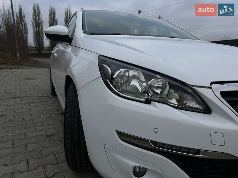 Универсал Peugeot 308 2015 в Ровно