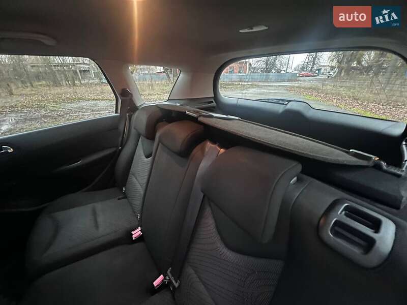 Универсал Peugeot 308 2011 в Радомышле