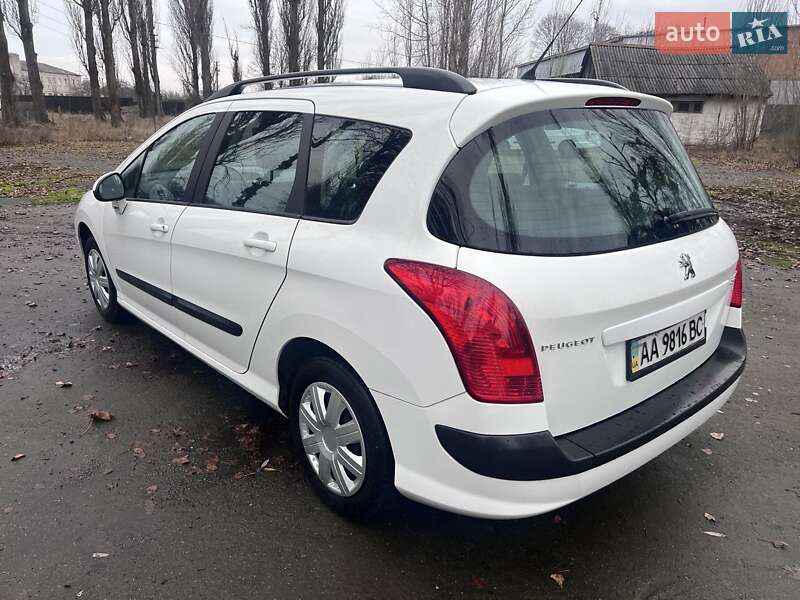 Универсал Peugeot 308 2011 в Радомышле