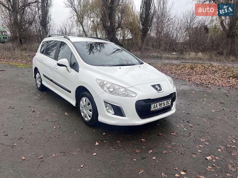 Универсал Peugeot 308 2011 в Радомышле