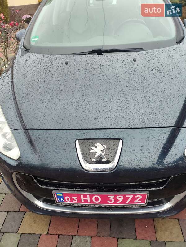 Хэтчбек Peugeot 308 2011 в Луцке