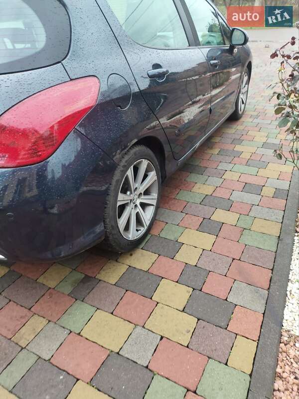 Хэтчбек Peugeot 308 2011 в Луцке