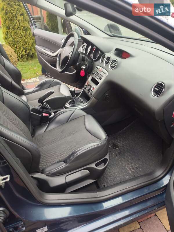 Хэтчбек Peugeot 308 2011 в Луцке