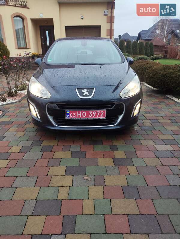 Хэтчбек Peugeot 308 2011 в Луцке