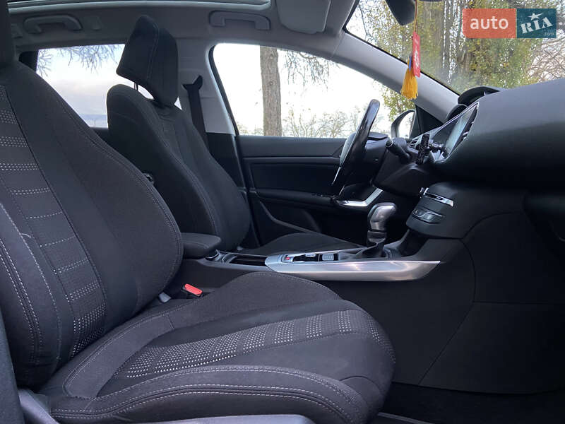 Универсал Peugeot 308 2015 в Звягеле