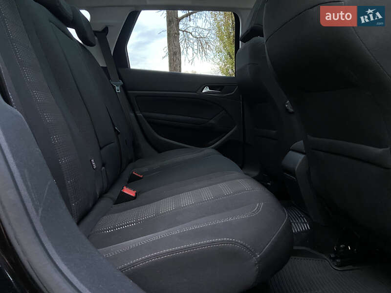 Универсал Peugeot 308 2015 в Звягеле