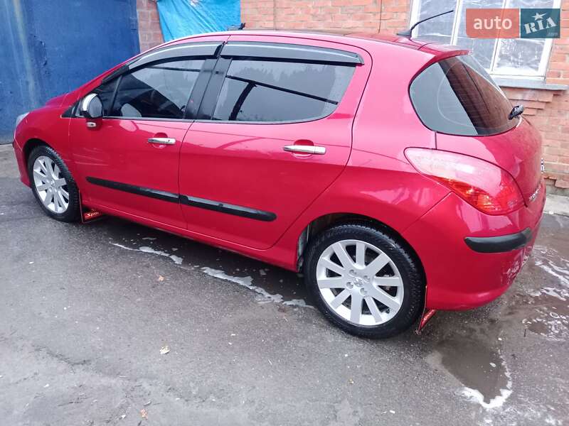 Хэтчбек Peugeot 308 2008 в Ромнах