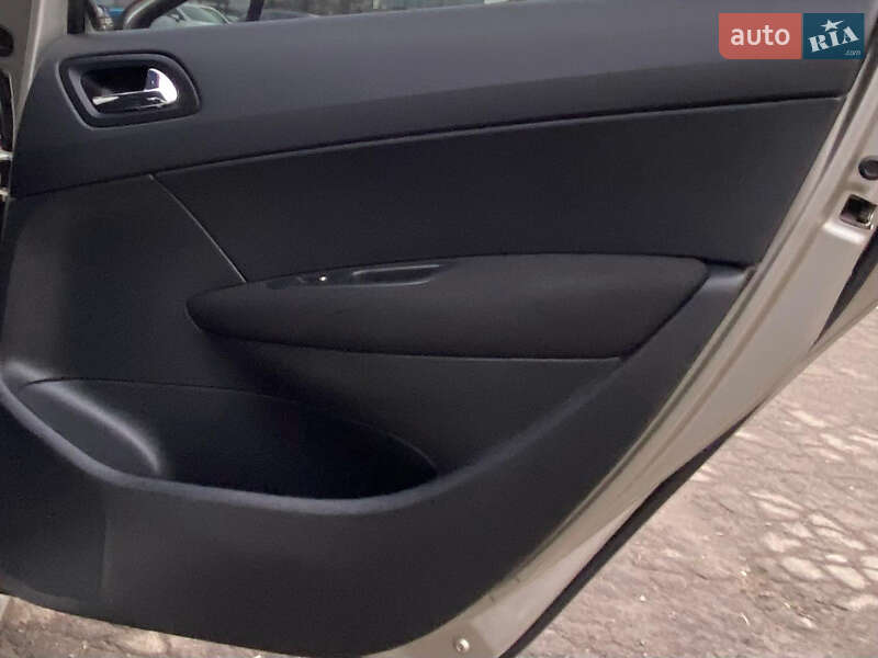 Хэтчбек Peugeot 308 2010 в Ровно